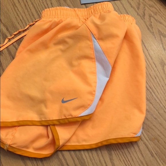 Nike running shorts - Picture 4 of 4